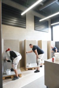 Der er plads til 6 personer pr. hold